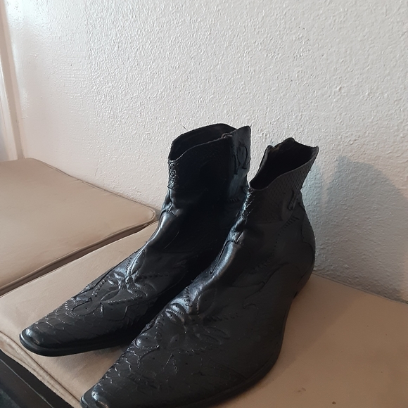 Mens size 11 black Banana Blues rattler low cut zipper boots. - Picture 3 of 8